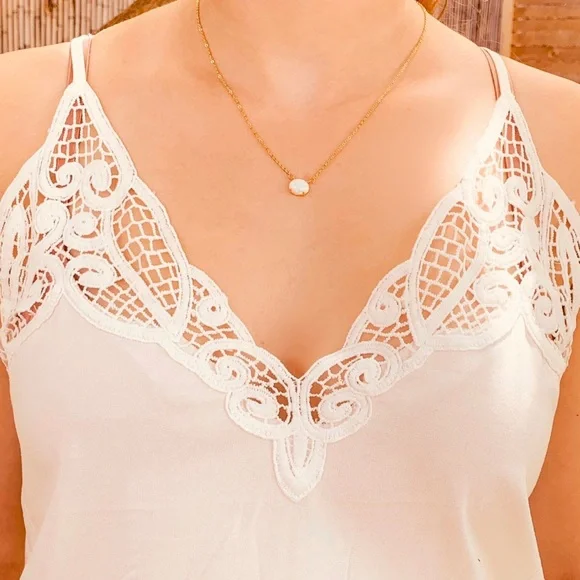 🎉Host Pick🎉 18k gold white fire opal necklace - Picture 1 of 9